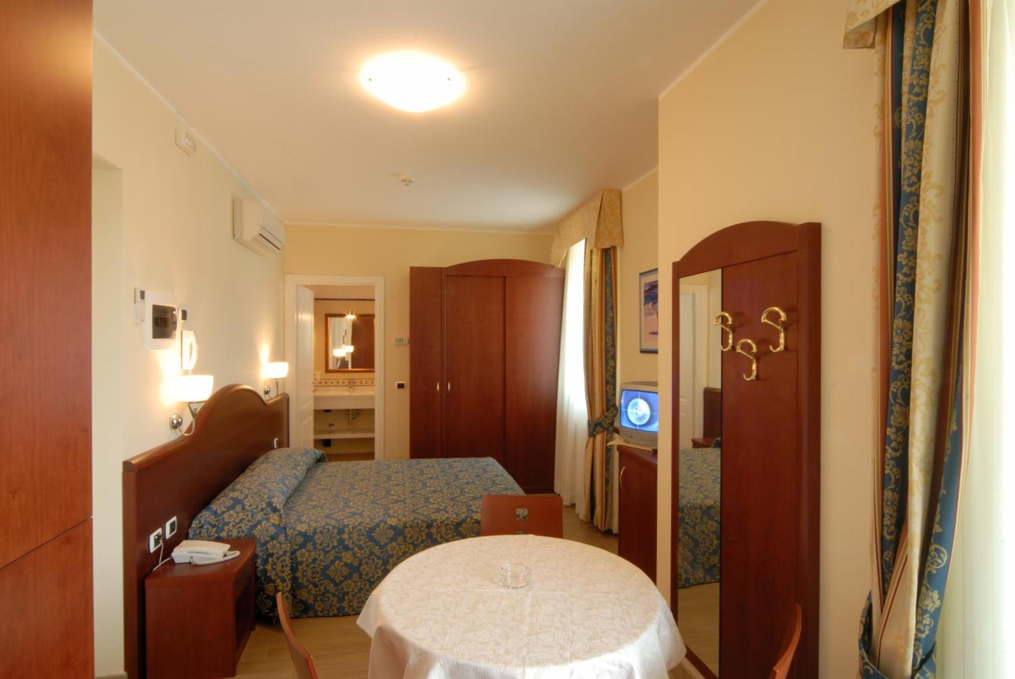 Residence Costa Smeralda Grottammare Esterno foto