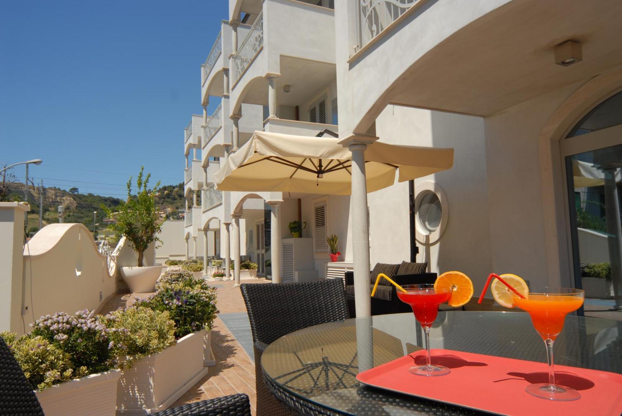 Residence Costa Smeralda Grottammare Esterno foto